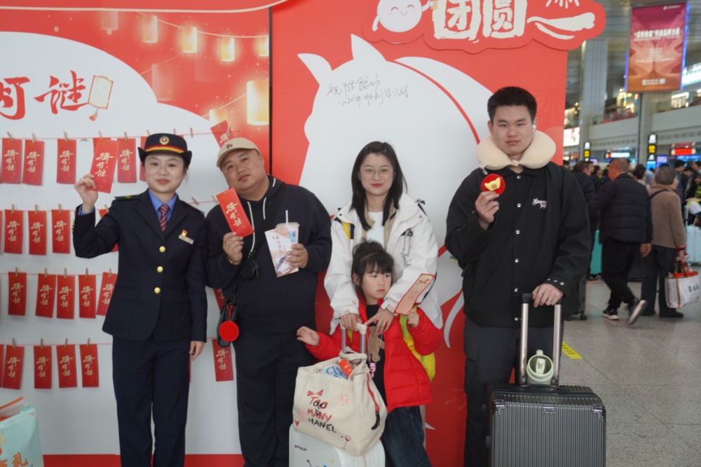 重庆北站&ldquo;春暖驿路 喜乐元宵&rdquo;元宵主题活动（汪亮摄） (8)_副本.jpg
